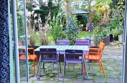 設施, Embassy Corner in 奧蘭格里爾區