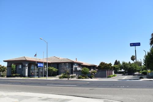 外部景觀, 溫德姆貝蒙特曼特卡酒店 (Baymont by Wyndham Manteca) in 曼提加