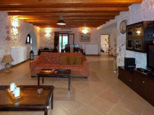 Rouveli Villa with private garden and barbeque in 칼리파돈