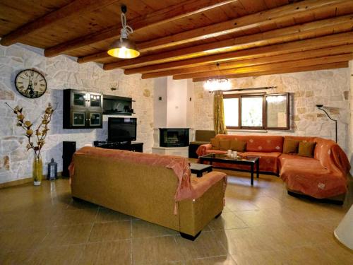 Rouveli Villa with private garden and barbeque in 칼리파돈
