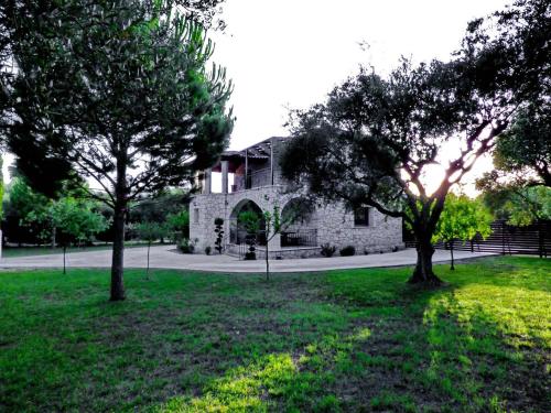 Rouveli Villa with private garden and barbeque in 칼리파돈