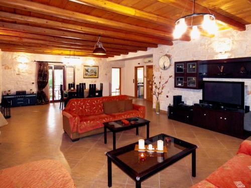 Rouveli Villa with private garden and barbeque in 칼리파돈