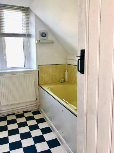 Skylight Loft - Unique flat in Gothic Victorian Villa - image 10
