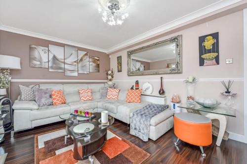 Docklands Stay, Room in Modern Spacious House - Near Excel Centre, City Airport, UEL,Sleeps 2, Londyn