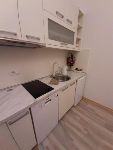 Apartment Queen - image 2