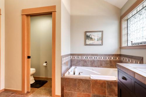 Big Leaf Lane 28 | Discover Sunriver - main image