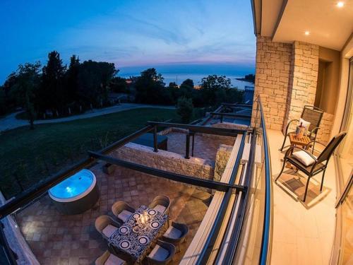 Villa Bobos place with Jacuzzi 46E in Krizine