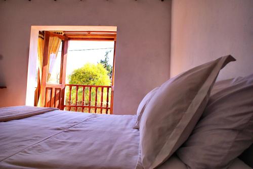 Deluxe Double Room with Balcony image 5
