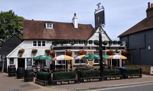 Exterior view, The Kings Head in Greater London South East