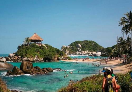 casa con piscina en conjunto cerrado en