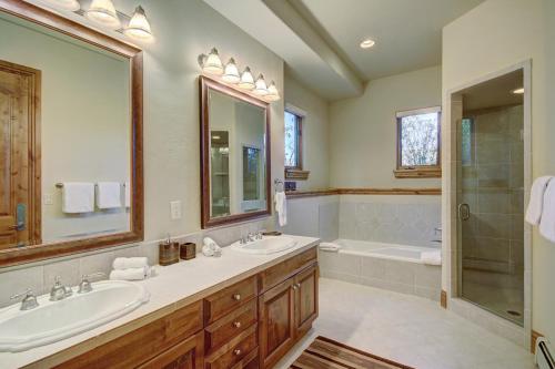 Luxury Home With Mountain Views Private Hot Tub Arrowhead Townhouse - image 5