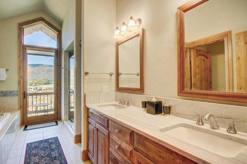 Luxury Home With Mountain Views Private Hot Tub Arrowhead Townhouse - image 7