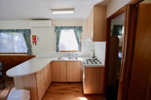 Jenolan Holiday Park - Oberon Room Type - Two-Bedroom Chalet