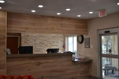 大堂, 菲爾維海茨麗怡酒店 (Country Inn & Suites by Radisson, Fairview Heights, IL) in 美景高原