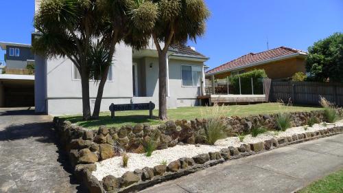 BEACHPOINT COTTAGE photo 2
