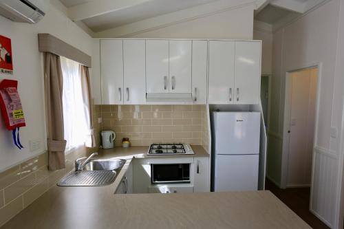 Jenolan Holiday Park - Oberon Room Type - Two-Bedroom Cottage