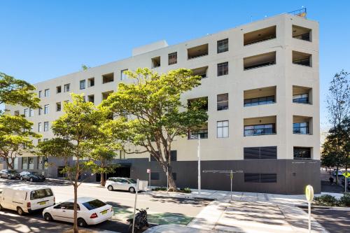 Darlinghurst Fully Self Contained Modern 1 Bed Apartment (713RIL) - image 6