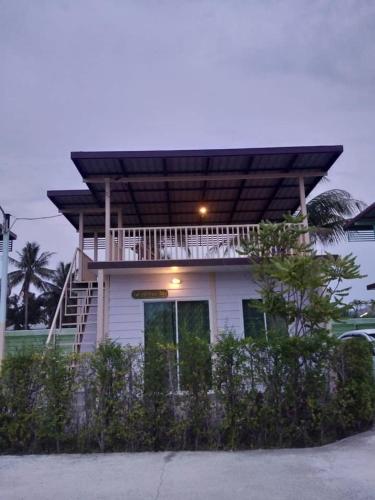 บ้านฟ้ารักตะวัน in Cha-am