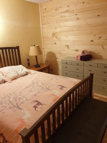 Cute and Cozy Cabin near Heavenly Village - image 6