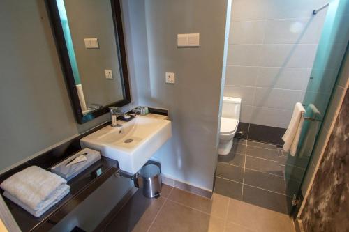 room detail thumbnail 2