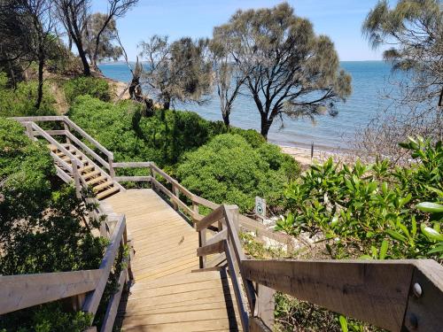 Bay Breeze Beach Holiday Home