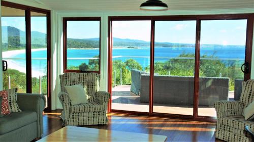 Balkons/terase, DOLPHIN LOOKOUT COTTAGE - amazing views of the Bay of Fires in Binalongbeja