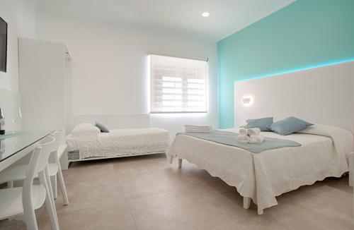 Collatina Suites Room Type - Triple Room with Private Bathroom