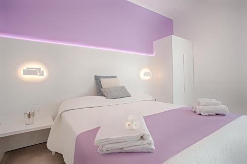 Collatina Suites Room Type - Triple Room with Private Bathroom
