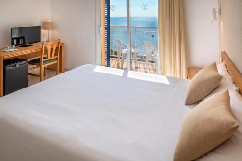 Triple Room with Sea View