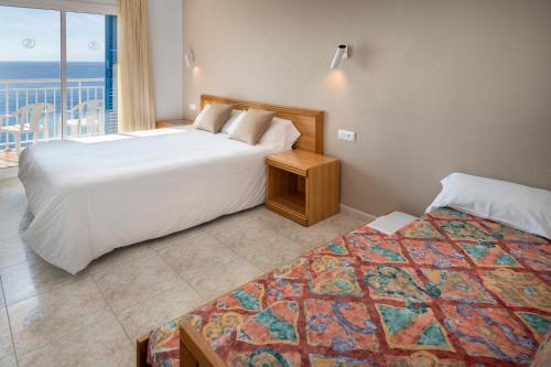 Triple Room with Sea View (2 Adults + 1 Child)