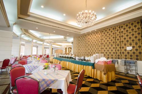 Toit ja joogid, Royal Rattanakosin Hotel in Khaosan