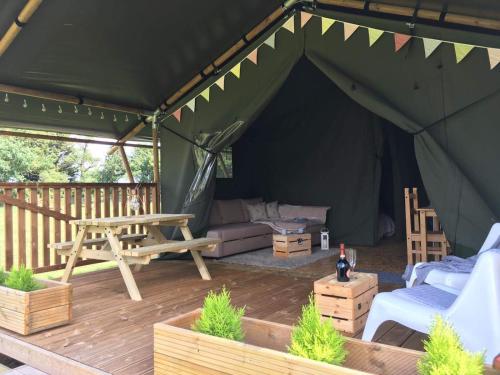 Wingfield Escapes in Wingfield (Suffolk)