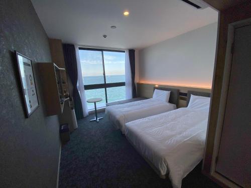 Twin Room with Bay View - Non-Smoking
