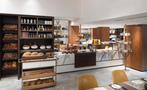 Food and beverages, The Athenaeum Hotel & Residences in London