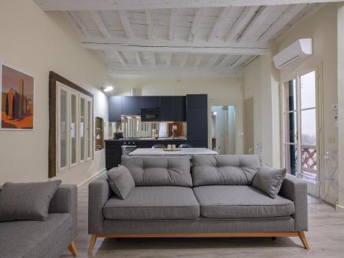 BEAUTIFUL FLAT IN OLTRARNO, Флоренция