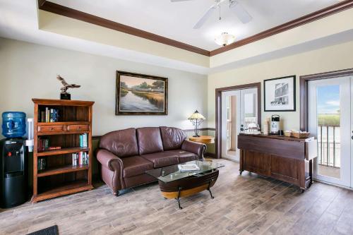 Lobby, Water Street Hotel & Marina, Ascend Hotel Collection in Apalachicola (FL)
