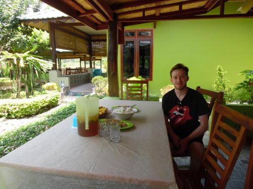 LANDBOW GREEN VILLAGE Homestay Trekking & Village Tour