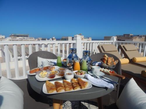 225573126 Suite Azur Hotel