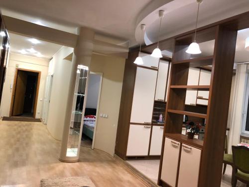Lux in the center with Jacuzzi Most City Area, Dnipro (foto 10)