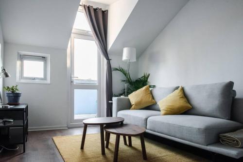 Modern 1 Bedroom Flat With Balcony Off Brixton Road, Brixton, London