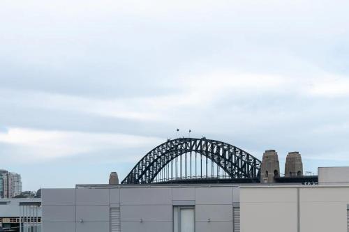 Luxurious Historic Home with Harbour Bridge Views - image 5