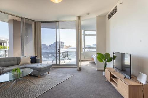 Modern Harbourside Apartment With A View - image 6