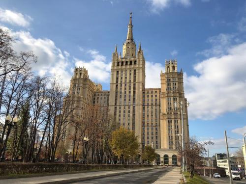 GMApartments in Soviet skyscraper - image 2