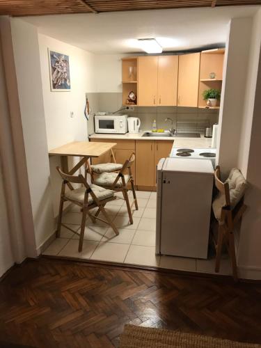 Révay 6 Apartment - image 11