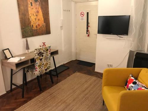 Révay 6 Apartment - image 10