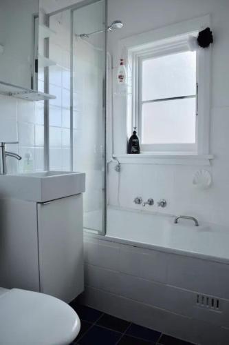 Homy Apartment In Trendy Haberfield - image 6