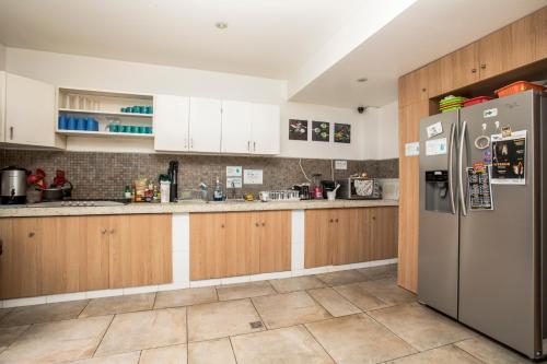 Kitchen, Oasis Cali Hostel in Cali