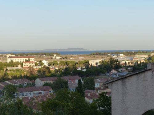 logement zen sur la colline aux mimosas