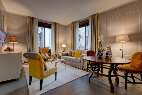 Singer Palace Hotel