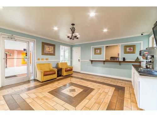 Winton Inn & Suites
